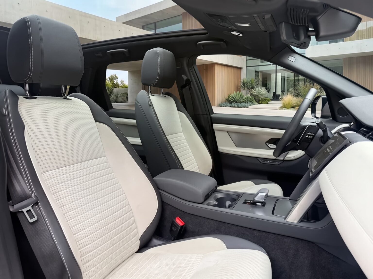 Land Rover Discovery Sport 2024